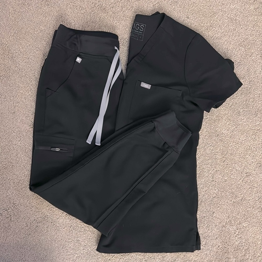 Figs Black Scrub Set
